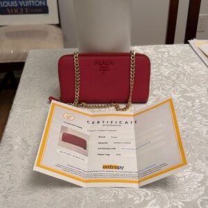 Prada Saffiano Leather Wallet💕PRICE FIRM